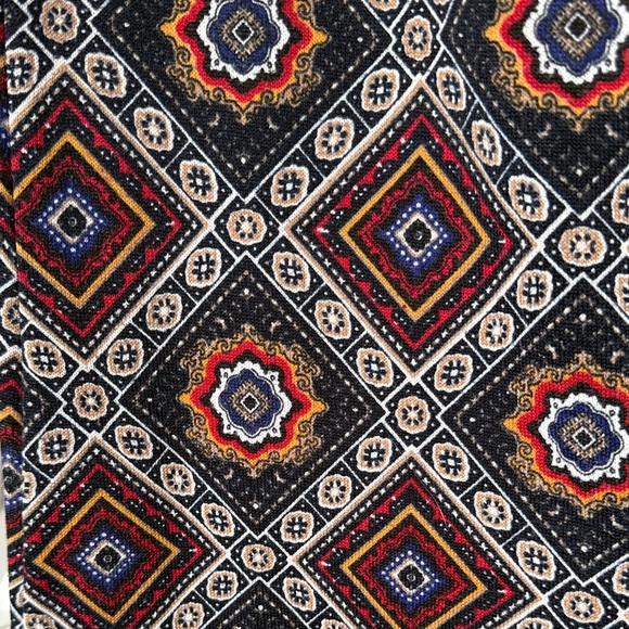 Geometric Patterned Flowy Pants - Picture 5 of 6